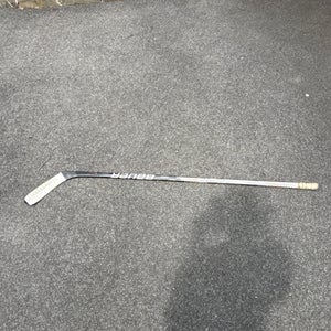 Junior Bauer Vapor Hyperlite Left Hand Hockey Stick P28 (Used)