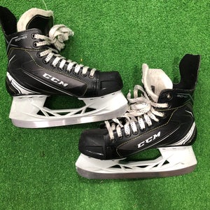 Junior CCM Tacks 9040 Hockey Skates Regular Width Size 5 (Used)