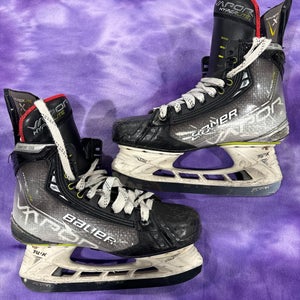 Senior Bauer Vapor Hyperlite Hockey Skates Regular Width Size 6.5 (Used)