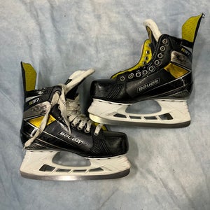 Intermediate Bauer Supreme S37 Hockey Skates Regular Width Size 5.5 (Used)