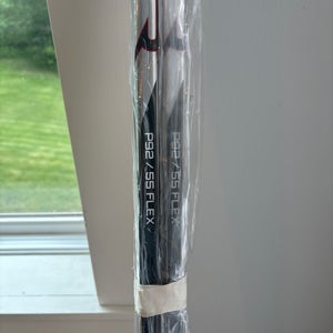 2 Pack Intermediate Bauer Vapor Hyperlite 2 Left Hand Hockey Stick P92 (New)