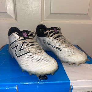 White Unisex Size M 3.5 (W 4.5) Wide Youth New Balance Freeze V5 (Used)