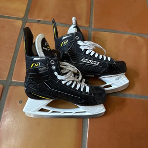 Bauer Supreme M1 Hockey Skates Regular Width  6 (Used)