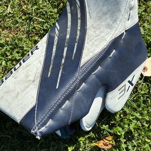 White Intermediate Bauer Vapor 3X Regular Goalie Blocker