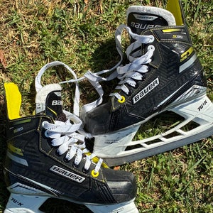 Junior Bauer Supreme S35 Hockey Skates Regular Width Size 1 (Used)