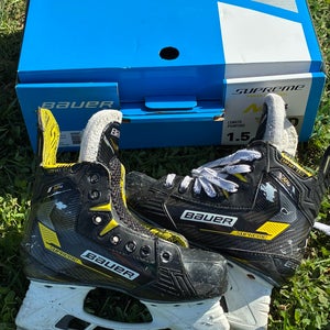 Junior Bauer Supreme M4 Hockey Skates Regular Width Size 1.5 (Used)