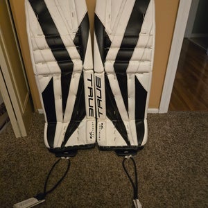 30" 2023 True Catalyst 7X3 Goalie Leg Pads (Used)