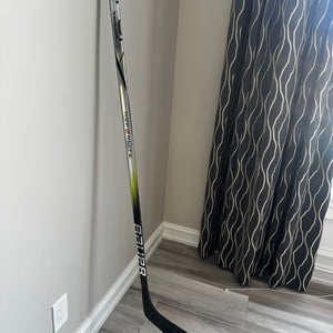 Junior Bauer Vapor Hyperlite 2 Left Hand Hockey Stick P28  (Used)