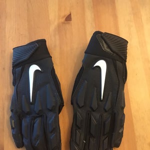 new youth size small nike D-TACK 6.0 Padded Lineman White/black Football Gloves