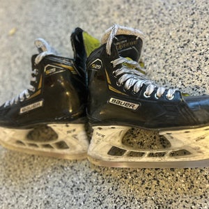 Bauer Supreme S29 Hockey Skates Regular Width Size 4 (Used)
