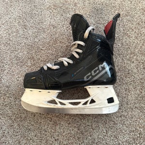 2024 CCM JetSpeed FT690 Hockey Skates Regular Width   Size 5 (Used)