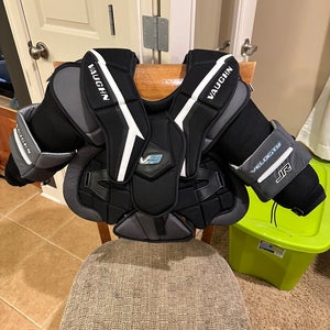Vaughn Velocity V9 Goalie Chest Protector (Used)