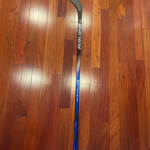 Intermediate Bauer Vapor Hyperlite 2 Left Hand Hockey Stick P92 Pro Stock (Used)