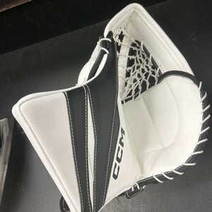 CCM Senior Glove Axis F9
