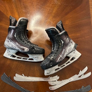 Custom Bauer Vapor Hyperlite Hockey Skates Regular Width Pro Stock 9 Alex Formenton