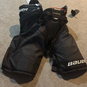 Intermediate Medium Bauer Vapor Hyperlite Hockey Pants (Used)