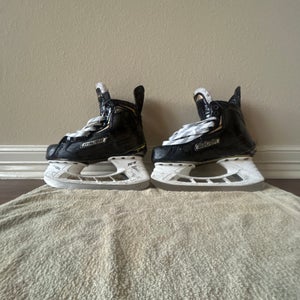 Bauer Supreme 2S Hockey Skates Regular Width Intermediate Size 5 (Used)