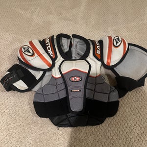 Medium Junior Easton Synergy Shoulder Pads (Used)