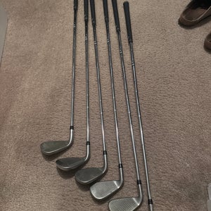 Men's Callaway Edge Right Handed Iron Set Regular Flex 6 Pieces Steel Shaft (Used)