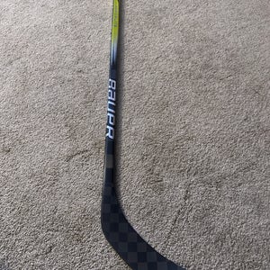 Junior Bauer Vapor Hyperlite 2 40 Flex Left Hand Hockey Stick P92  (New)