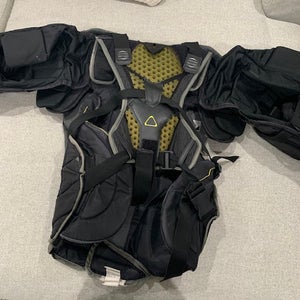 Small 2022 Bauer Mach Goalie Chest Protector (Used)