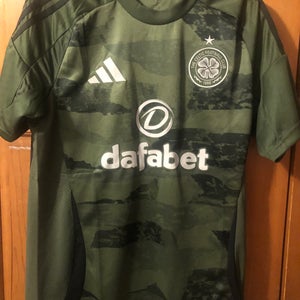 Adidas Celtic Jersey Men’s Medium $100 Retail New!