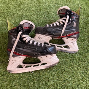 Junior Bauer Vapor X Velocity Hockey Skates Regular Width Size 4.5 (Used)