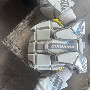New Youth Warrior Pro Stock Ritual G5 Goalie Chest Protector LG/Extra LG by