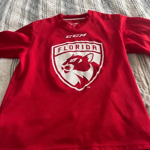 Red XL Boys CCM 5000 Jersey (Used)