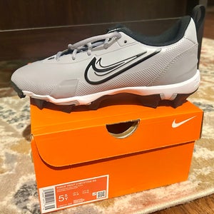 Gray Kid's Size 5.5 Youth Nike Force Trout 9 Keystone Molded Cleats (New)