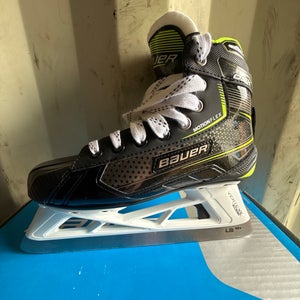 Bauer GSX Hockey Goalie Skates Regular Width  Size 4.5 (New)