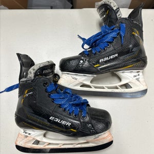Bauer Supreme M5 Pro Hockey Skates Regular Width 5 (Used)
