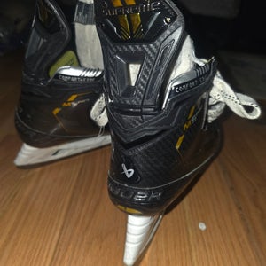 Bauer Supreme M5 Pro Hockey Skates Size 5.5 (Used)