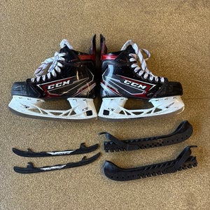 CCM JetSpeed FT490 Hockey Skates Regular Width  Size 4 (Used)
