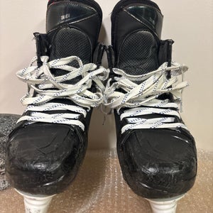 2024 Bauer Vapor Hyperlite 2 Hockey Skates Regular Width  Pro Stock 8.5 (Used)