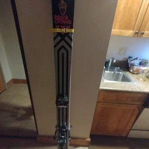 Unisex 2022 Powder 176 cm Black Crows Corvus Skis With Bindings Max Din 12 (Used)