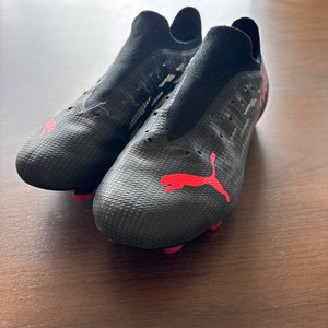 Men's Size M 7.0 (W 8.0) Puma Cleats (Used)