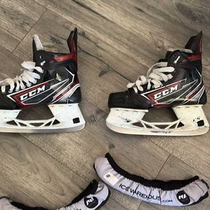 2021 CCM JetSpeed FT490 Hockey Skates Regular Width 7 (Used)