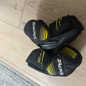 Intermediate CCM Vector Pro Elbow Pads M