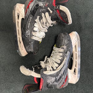 2019 Bauer Hockey Skates Extra Wide Width  Size 4 (Used)