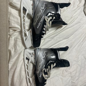 Bauer Vapor Hyperlite Hockey Skates 9 (Used)