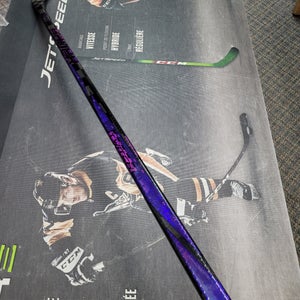 P28 | 77 Flex NEW! Senior Bauer Twitch Right Handed Hockey Stick P28 Pro Stock (New)