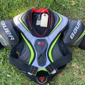 Medium Junior Bauer Vapor 2X Shoulder Pads (Used)