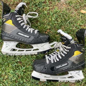 Intermediate Bauer Supreme 3S Pro Hockey Skates Size 5 (Used)