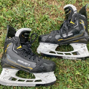 Junior Bauer Supreme M5 Pro Hockey Skates Extra Wide Width Size 3 (Used)