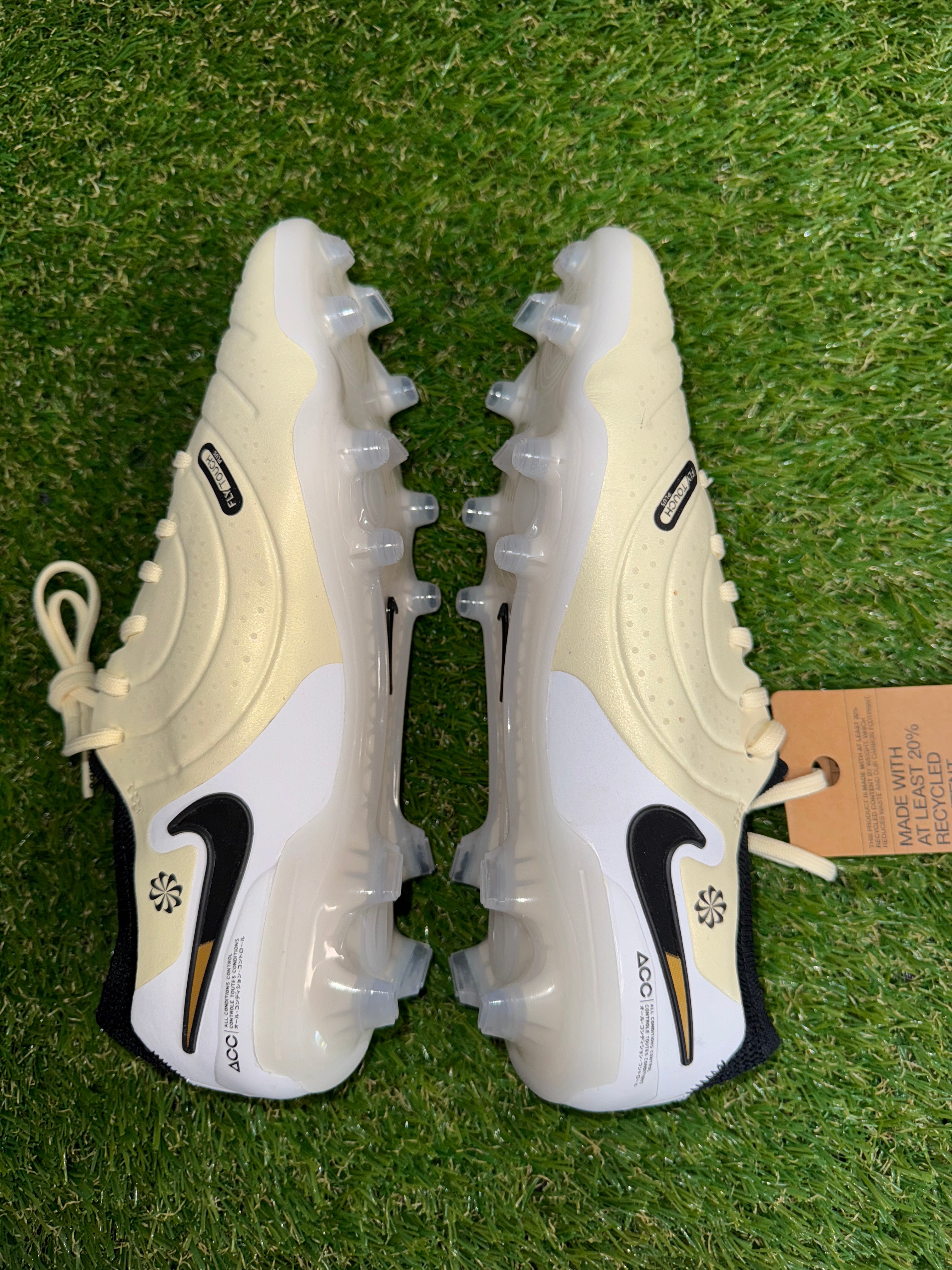 Nike Tiempo Legend 10 Elite FG Soccer Cleats Lemonade Mens 7  display picture 3