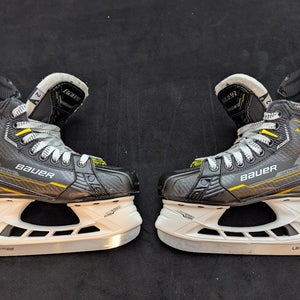 Bauer Supreme M5 Pro Junior Hockey Skates Size 2D Superfeet Insoles