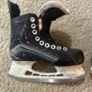 Bauer Hockey Skates Wide Width  Size 2 (Used)