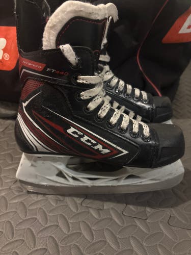 CCM JetSpeed FT440 Hockey Skates Regular Width Size 2 (Used)