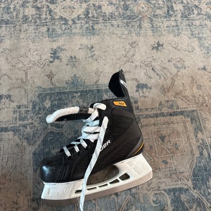 2023 Bauer Supreme 140 Hockey Skates Regular Width   6 (Used)